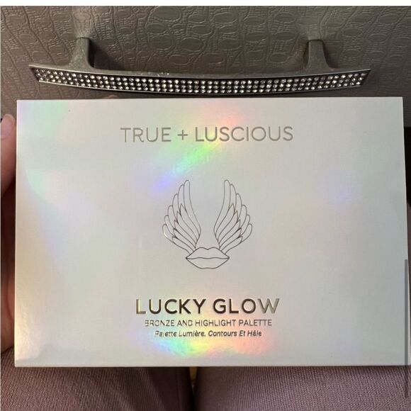 True + Luscious Lucky Glow Bronze and Highlight Palette - Picture 8 of 9